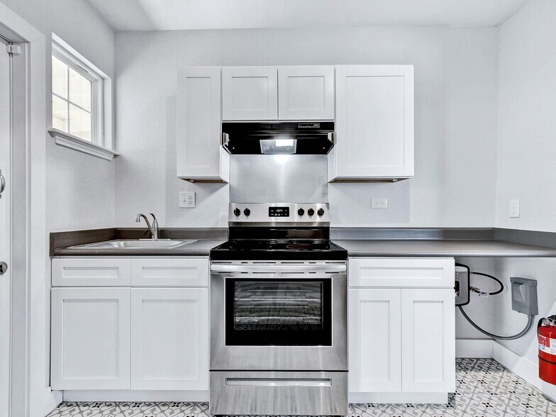 More Photos Of 1020 W French Plz, San Antonio Apartments For Sale