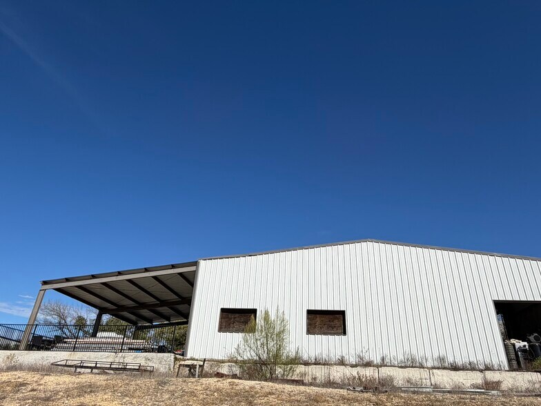 More Photos Of 9313 Circle Dr, Austin Industrial For Sale