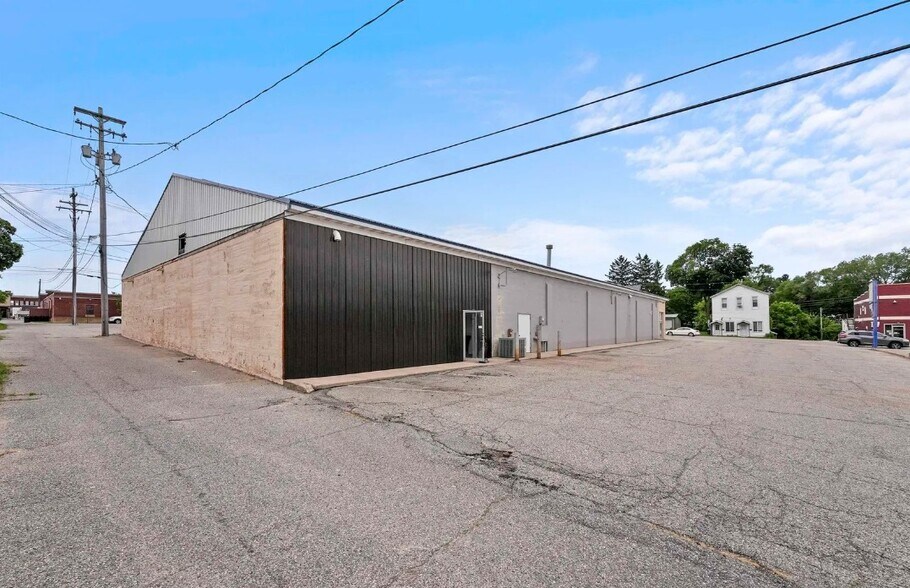 More Photos Of 310 N Michigan Ave, Big Rapids Freestanding For Sale