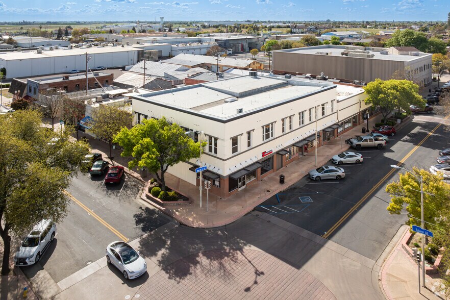 More Photos Of 101 N L St, Dinuba Storefront For Sale