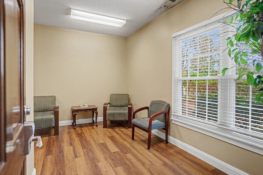 More Photos Of 125 Park of Commerce Dr, Savannah Office For Sale