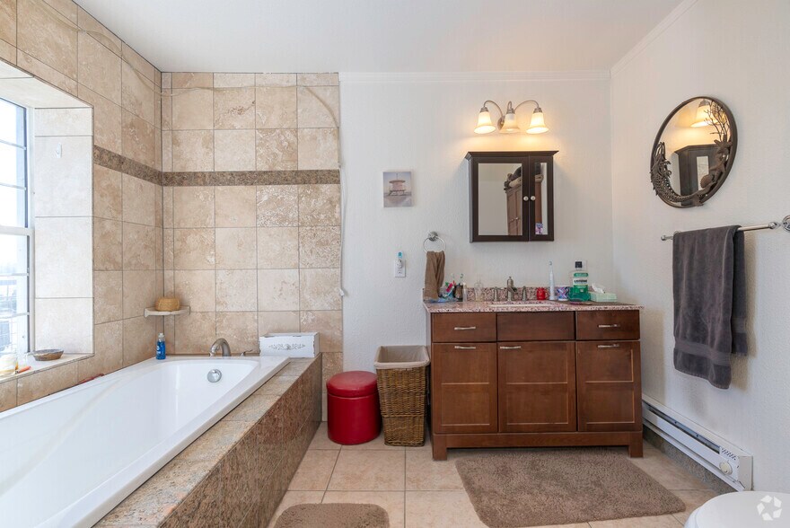 More Photos Of 10818-10828 NW Saint Helens Rd, Portland Light Manufacturing For Sale