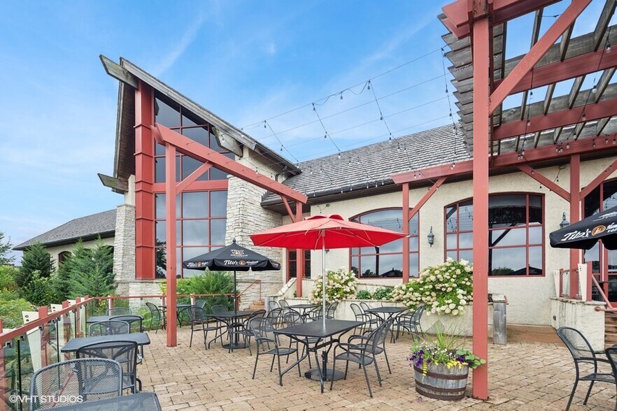 More Photos Of 22221 N Pepper Rd, Lake Barrington General Retail For Sale