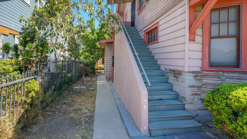 More Photos Of 1111 W 47th St, Los Angeles Apartments For Sale