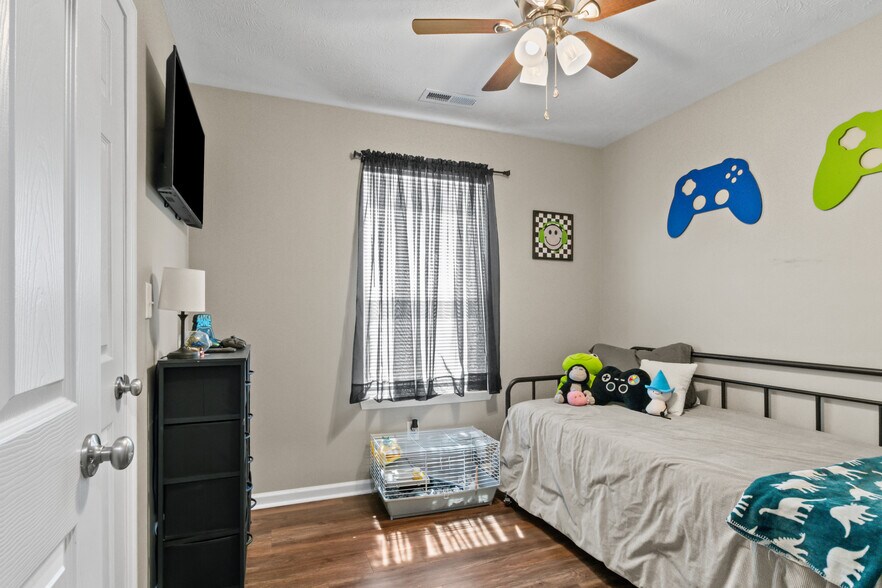More Photos Of 21 Lost Ln, McEwen Apartments For Sale