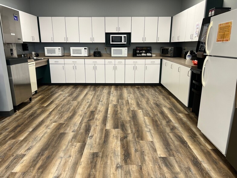 More Photos Of 200 14th Ave E, Sartell Office For Sale