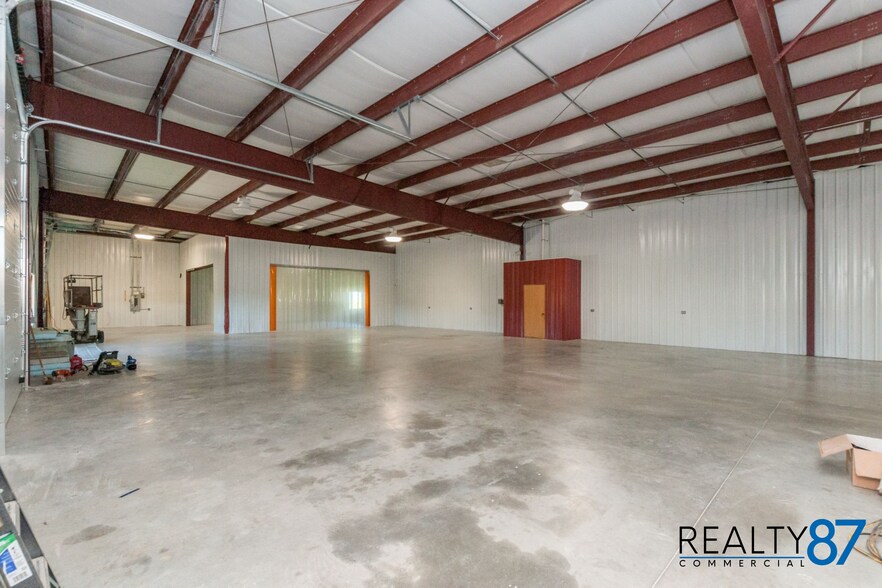More Photos Of 6325 7th Street Ct SW, Cedar Rapids Warehouse For Lease