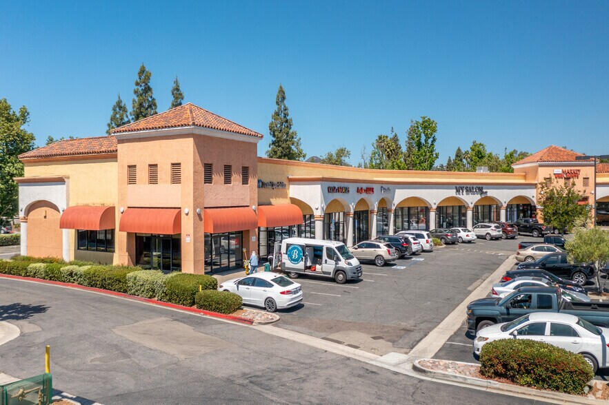 Primary Photo Of 1348-1366 W Valley Pky, Escondido Unknown For Lease