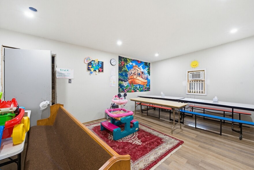 More Photos Of 2060 Brentnell Ave, Columbus Freestanding For Sale
