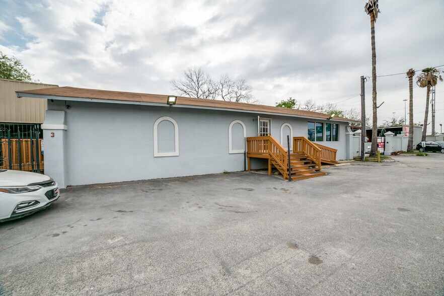More Photos Of 1334 S General Mcmullen Dr, San Antonio Industrial For Sale