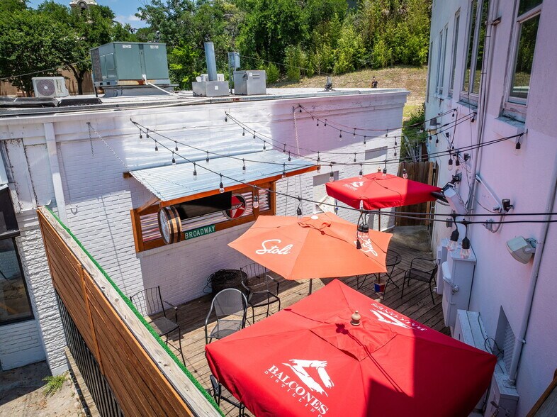 More Photos Of 5050 Broadway, Alamo Heights Restaurant For Sale