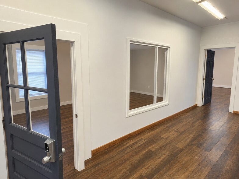 More Photos Of 16 Concord Hill Rd, Pittsfield Office For Sale