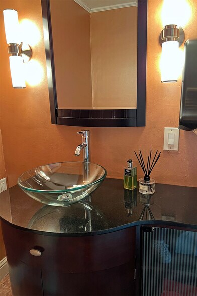 More Photos Of 2407 Waugh Dr, Houston Office Residential For Sale