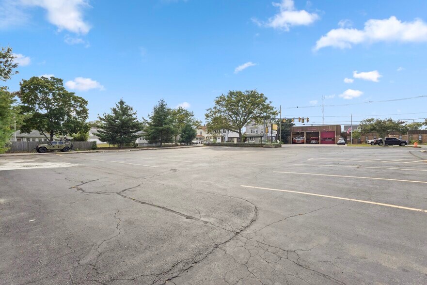 More Photos Of 376 Bullocks Point Ave, Riverside Restaurant For Sale