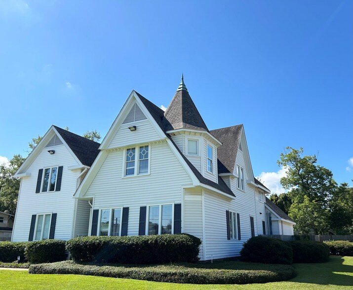 Primary Photo Of 1835 Old Shell Rd, Mobile Medical For Sale