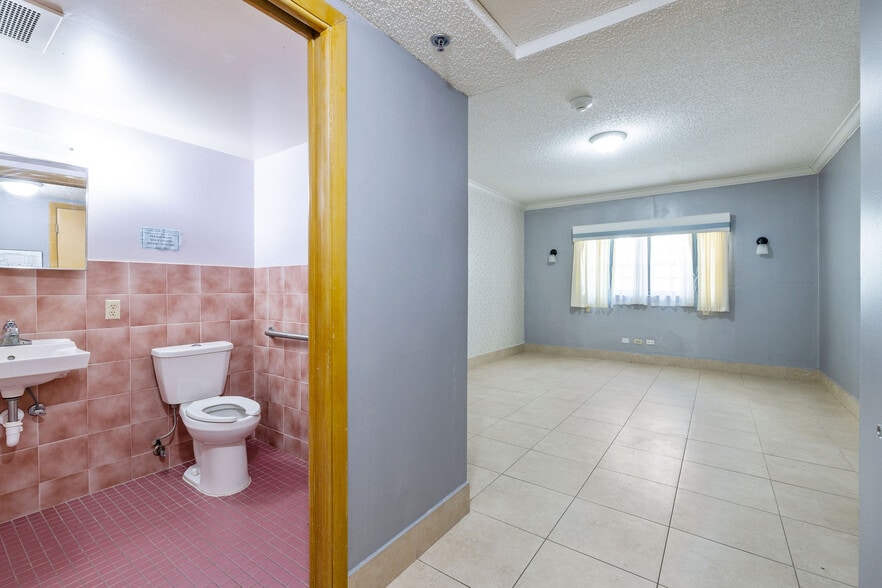 More Photos Of 151 SW 1st St, Dania Beach Assisted Living For Lease