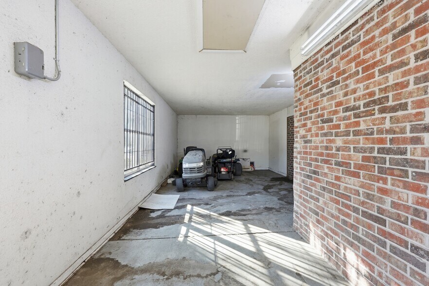 More Photos Of 4545 Saint Johns Ave, Jacksonville Service For Sale