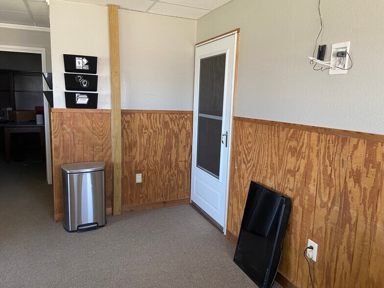 More Photos Of 1047 E Highway 121, Lewisville Self Storage For Lease