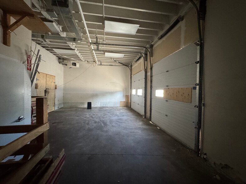 More Photos Of 174 Hamilton Rd, London Freestanding For Lease