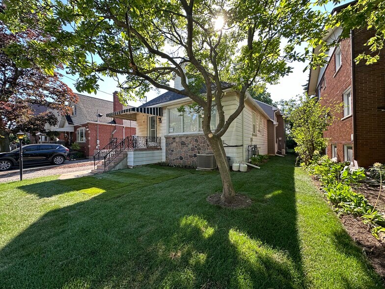 More Photos Of 38 Viewpoint Av, Hamilton Apartments For Sale