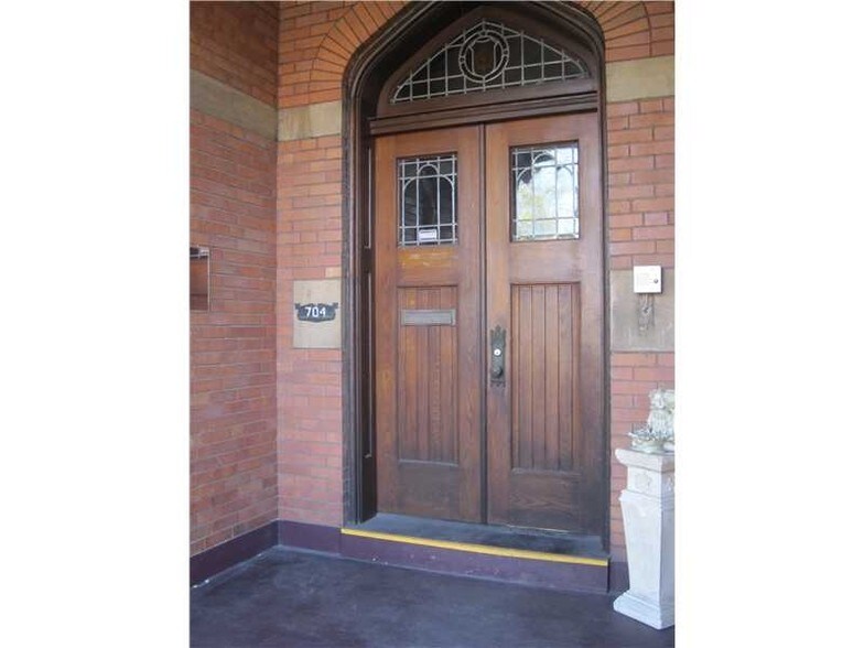 More Photos Of 704 Market St, Mckeesport Specialty For Sale