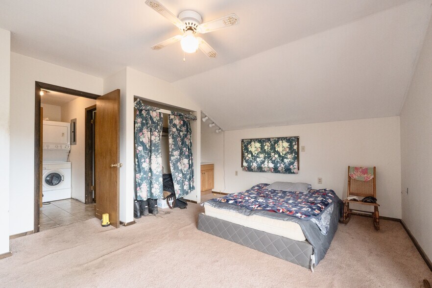 More Photos Of 167 Hill Rd, Kingston Sports And Entertainment For Sale