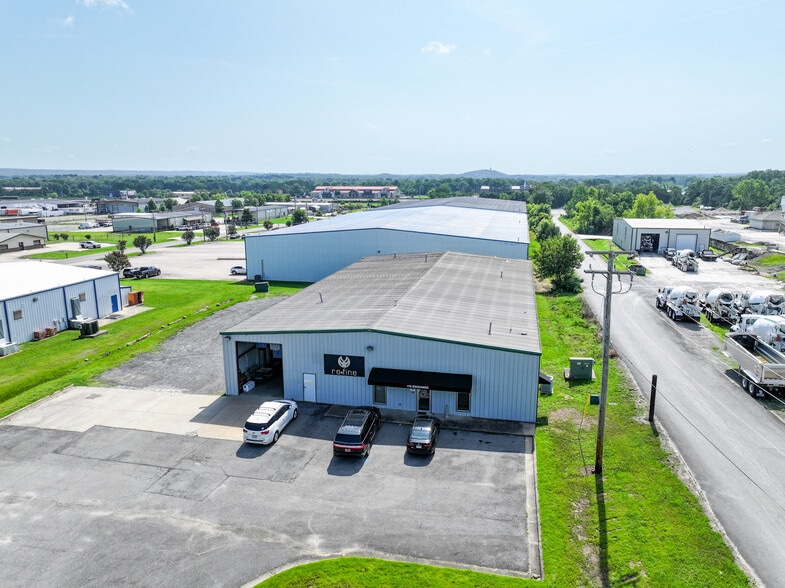 More Photos Of 170 Exchange Ave, Conway Warehouse For Lease