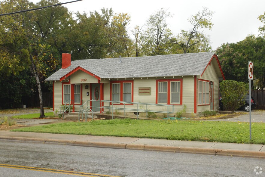 More Photos Of 802 W St Elmo Cir, Austin Office Residential For Sale