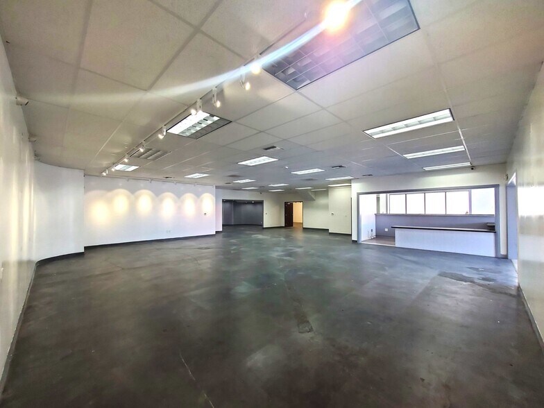 More Photos Of 14211 Beach Blvd, Westminster Freestanding For Lease