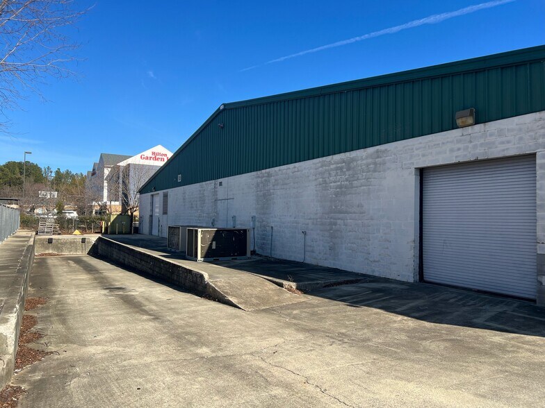 More Photos Of 3260 Morrow Rd, Birmingham Showroom For Lease