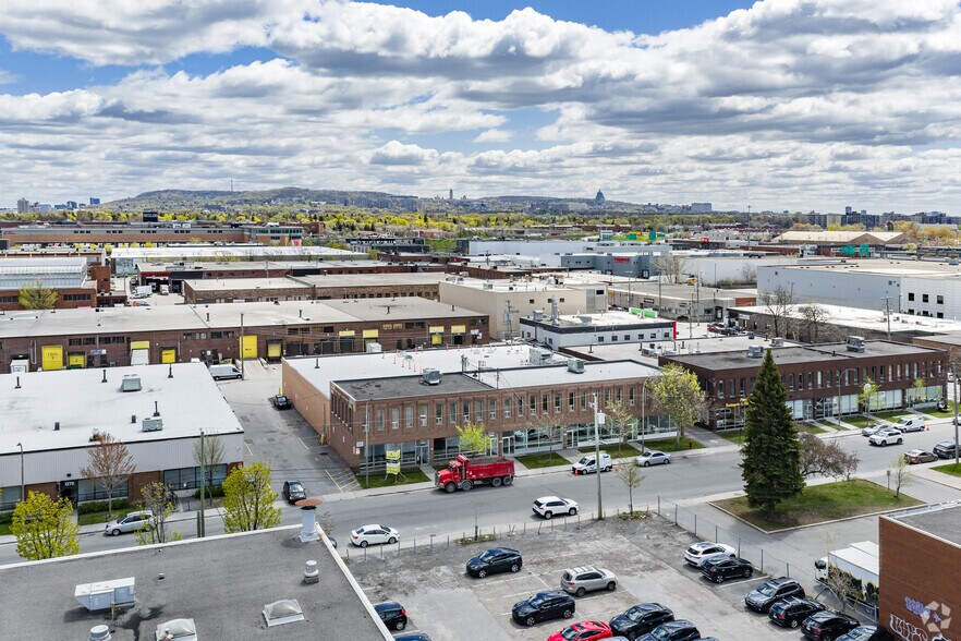 More Photos Of 1380-1420 Rue Chabanel O, Montréal Light Manufacturing For Lease