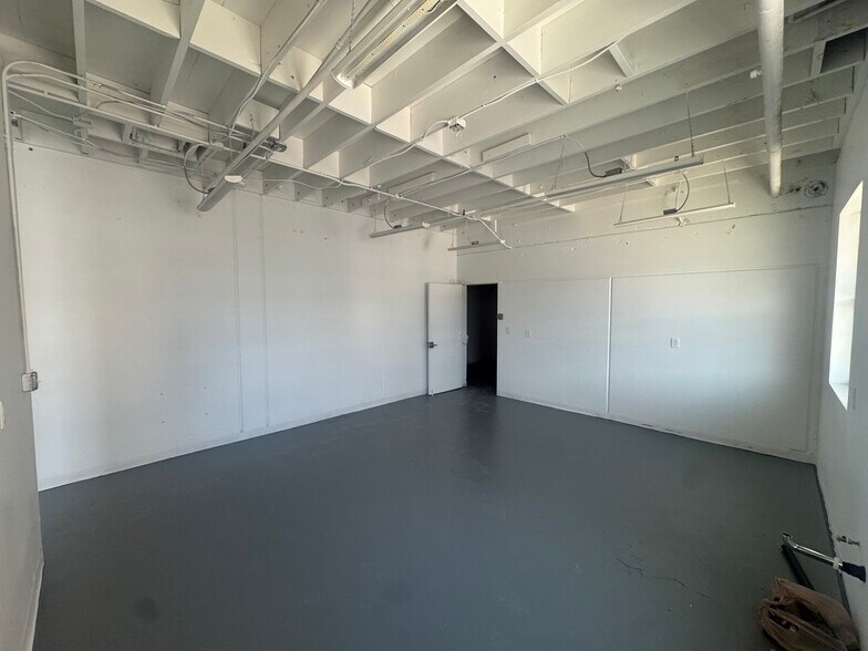 More Photos Of 401 Parr Blvd, Richmond Warehouse For Lease