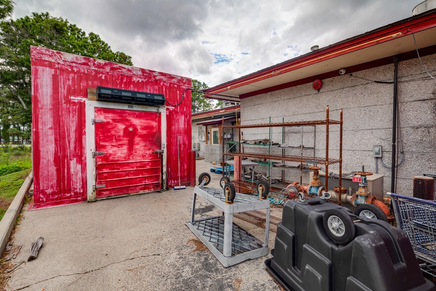 More Photos Of 702 Mall Blvd, Brunswick Supermarket For Sale