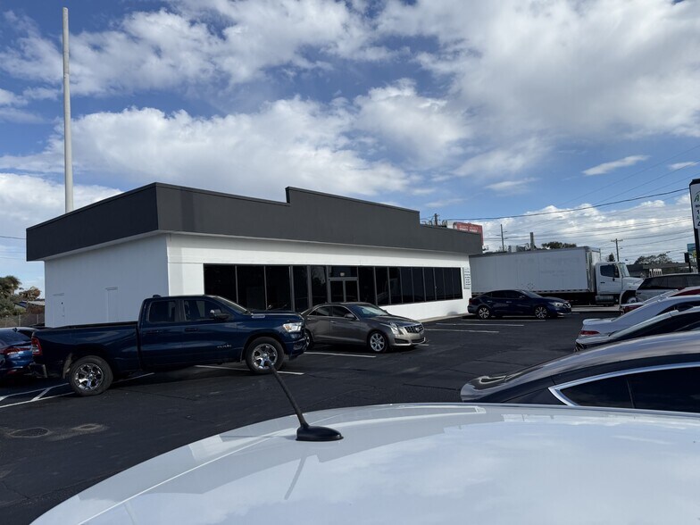 More Photos Of 5005 Edgewater Dr, Orlando Convenience Store For Sale