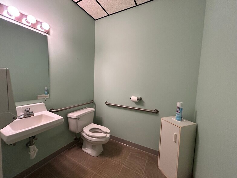 More Photos Of 3234 S Westnedge Ave, Kalamazoo Medical For Sale