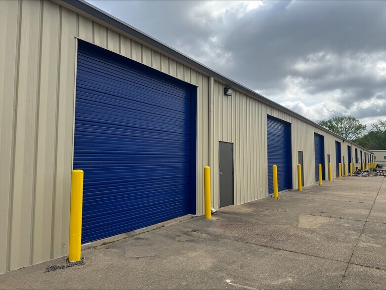 More Photos Of 62 Industrial Park Cir, Benton Light Distribution For Lease