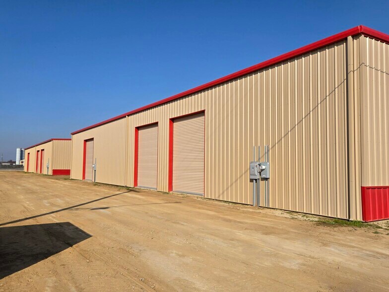 More Photos Of 5240 Doolittle Ave, Shafter Manufacturing For Lease