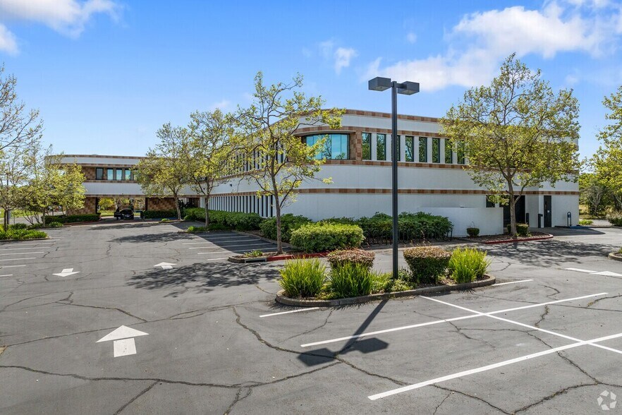 More Photos Of 220 Campus Ln, Fairfield Medical For Lease