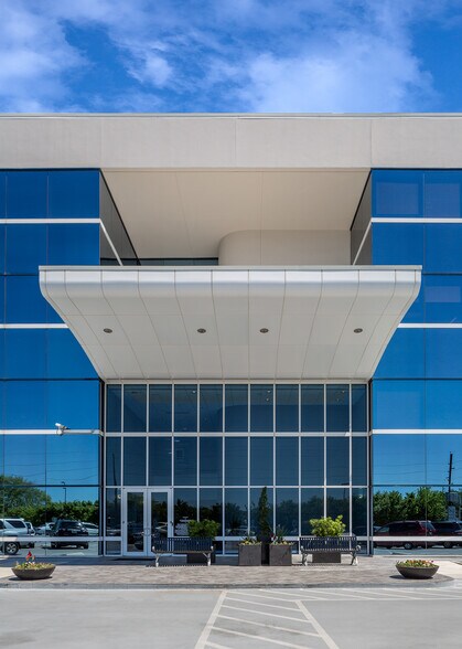 More Photos Of 1300 W Sam Houston Pky S, Houston Office For Sale