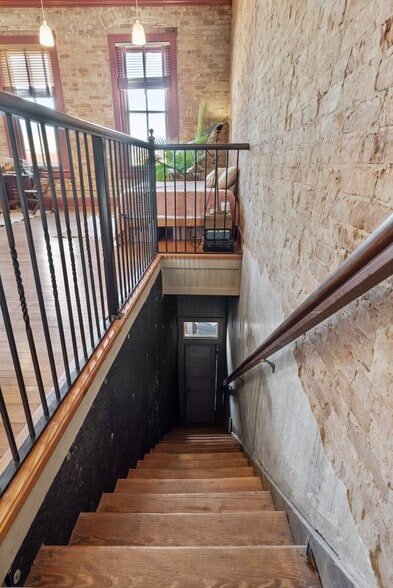 More Photos Of 709 Chestnut St, Bastrop Storefront Retail Residential For Sale