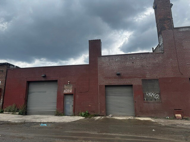 Primary Photo Of 551 Stewart Ave, Brooklyn Warehouse For Lease