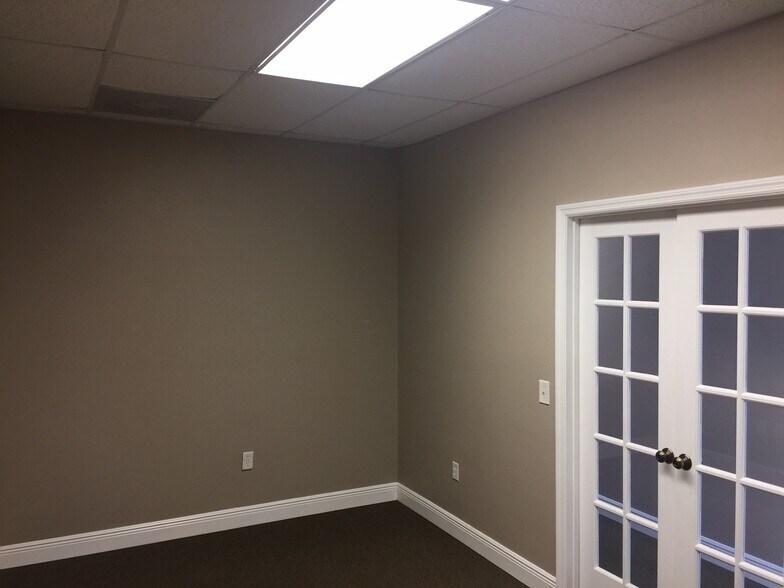 More Photos Of 7353 International Pl, Sarasota Light Distribution For Sale