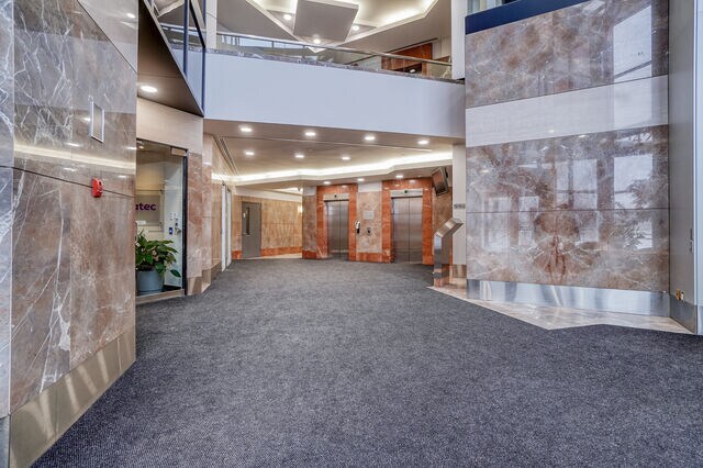 More Photos Of 1425 Rte Transcanadienne, Dorval Office For Lease