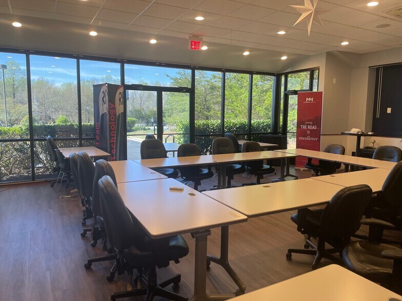 More Photos Of 7373 Comfort Inn Dr, Warrenton General Retail For Lease