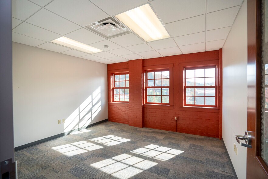 More Photos Of 100-256 Match Factory Pl, Bellefonte Medical For Lease