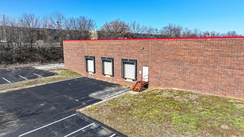 More Photos Of 8400 Nieman Rd, Lenexa Warehouse For Lease