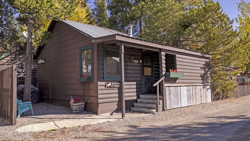 More Photos Of 225 N Geyser St, West Yellowstone Hotel For Sale