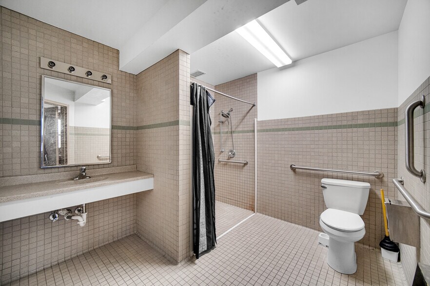 More Photos Of 17430 Dixie Highway, East Hazel Crest Healthcare For Sale