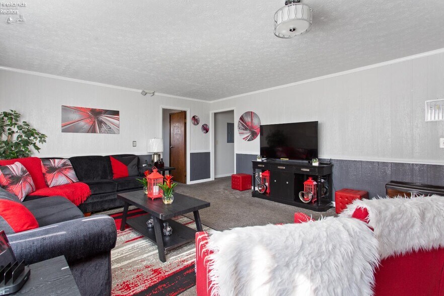 More Photos Of 5414 Homegardner Rd, Castalia Apartments For Sale