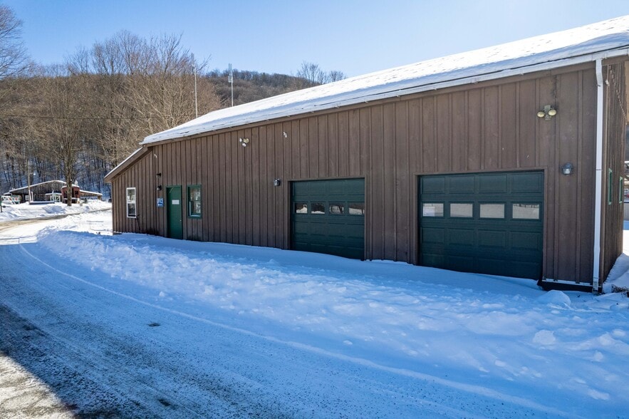 More Photos Of 55 Broken Wheel Rd, Petersburgh Trailer Camper Park For Sale